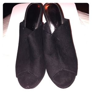 Like new! 4 1/2 inch Fioni heels!