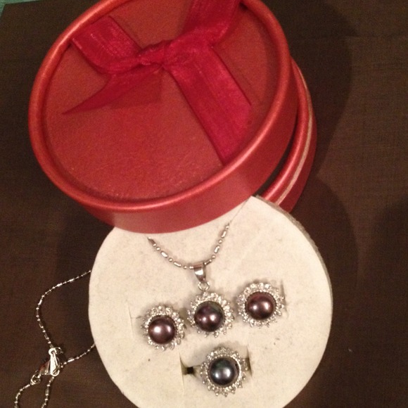 Faux pearl fashion jewelry set - Picture 2 of 2