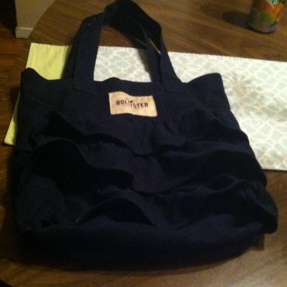 Hollister ruffle bag