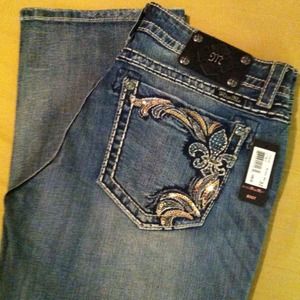 On Hold 🌺🌺🌺🌺Miss Me size 32 Great design