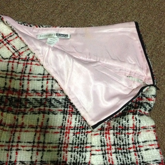 🎉moving sale!🎁 Cute plaid skirt - Picture 2 of 2