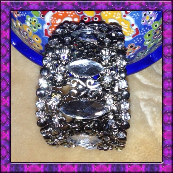 ☁🌟Crystal Floral Rhinestone Cuff Bracelet🌟☁
