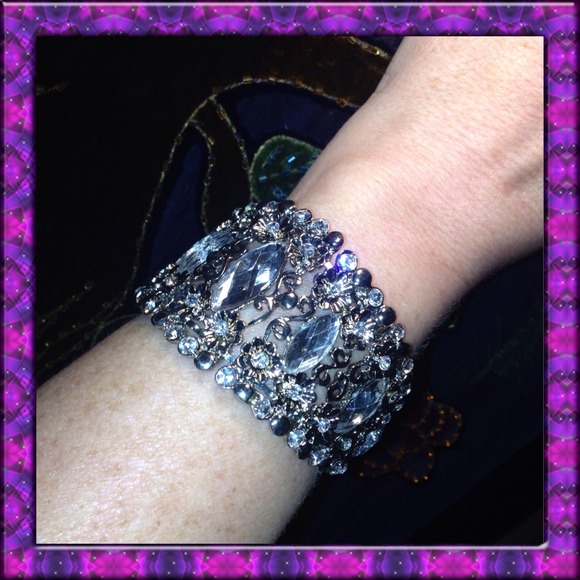 ☁🌟Crystal Floral Rhinestone Cuff Bracelet🌟☁ - Picture 2 of 2