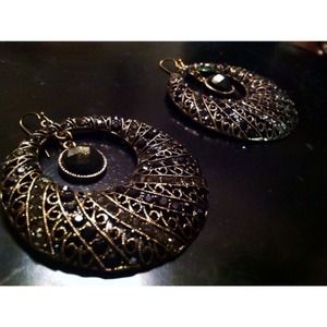 Blvck/Gold x Rhinestone Earrings 💖