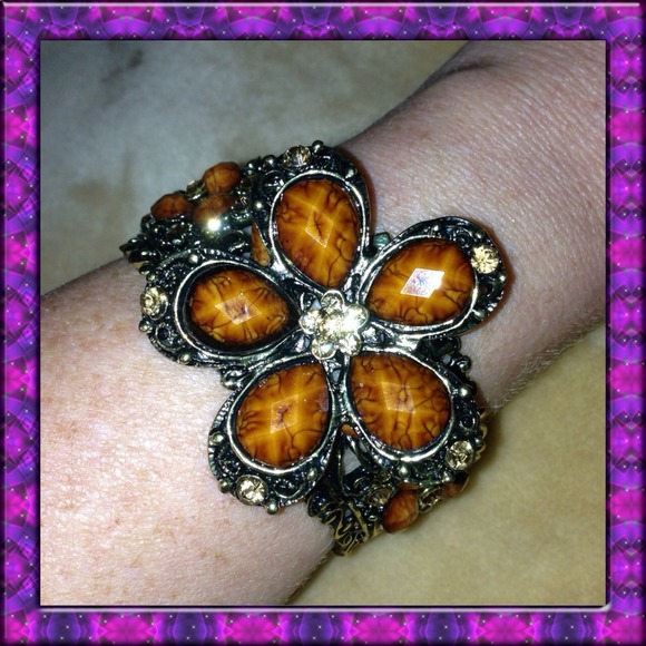 ๐Host Pick๐ ๐ผAmber Floral Rhinestone Bangle๐ผ - Picture 2 of 2