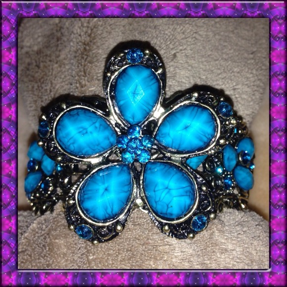 💙Blue Floral Rhinestone Bangle💙