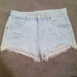 Distressed high waisted shorts💕