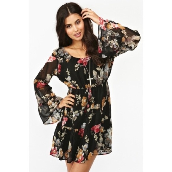 🔥HP🔥Floral chiffon bell sleeve black dress