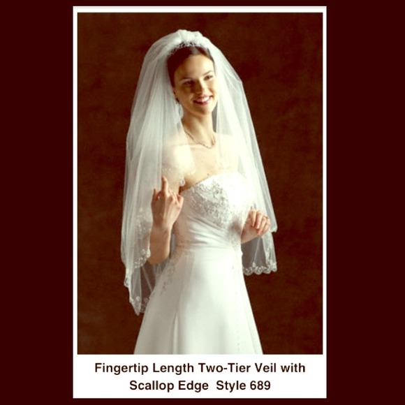 ✂️REDUCED David's Bridal two tiered wedding veil