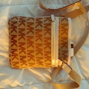 Authentic Micheal Kors Crossbody 💞