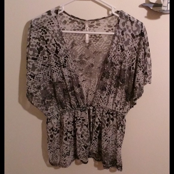Sheer overlay top size xl. Perfect for the office