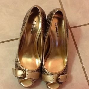 Snake skin shoe size 7
