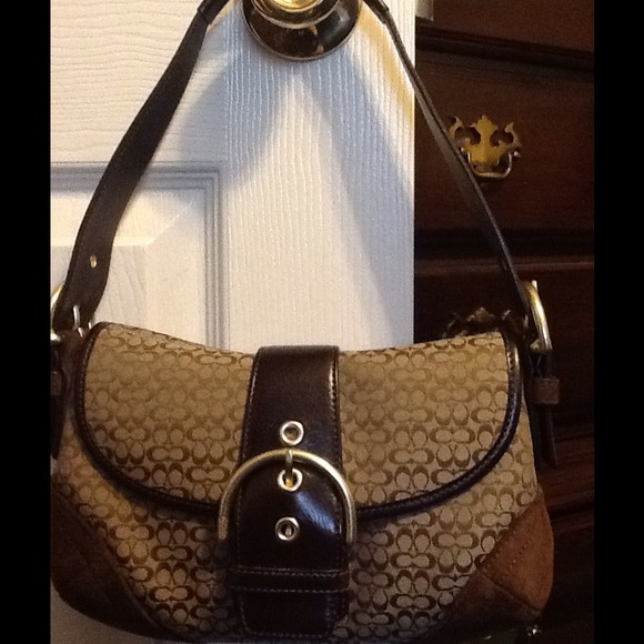 Small and AUTHENTIC COACH PURSE🔴REDUCED🔴