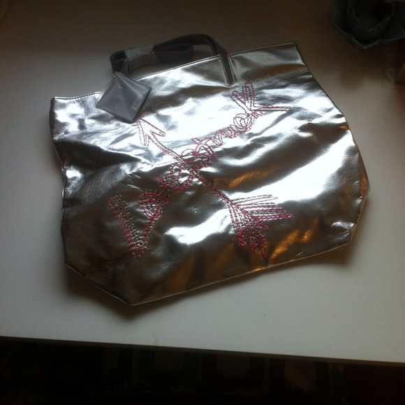 Vera wang metallic tote - FREE with $15 purchase