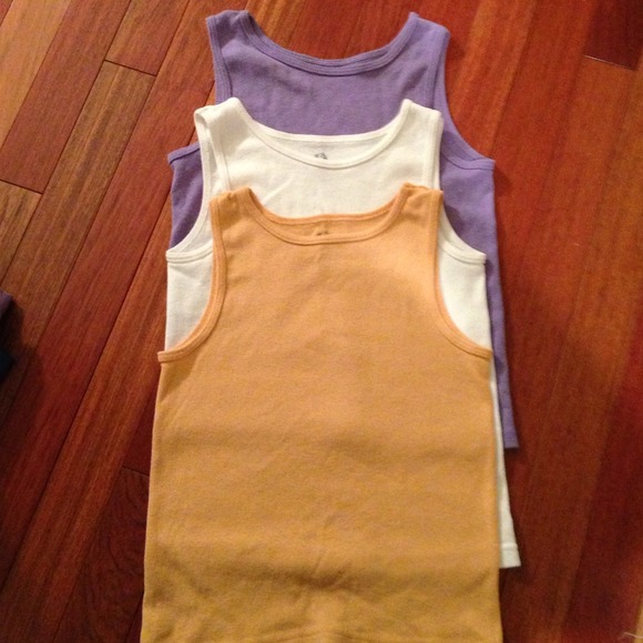 Bundle @mrschingy3512 3 tanks, 2 sweater underwear