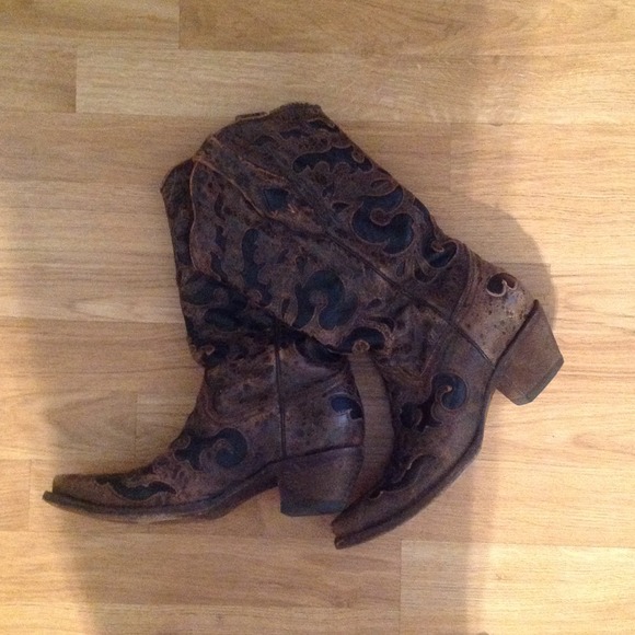 Boots - Picture 2 of 3