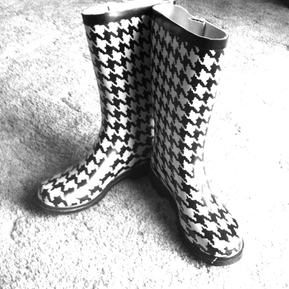 Black and white rain boots!