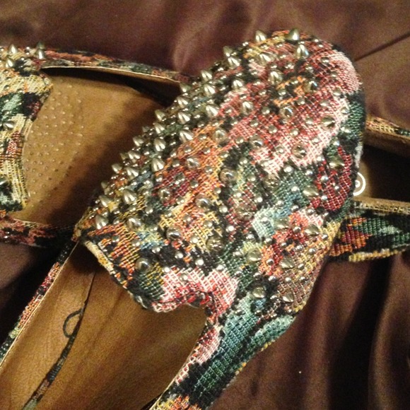 Vintage spiked shoe - Picture 2 of 4