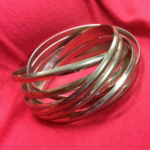 ✨✨ Gold Bangle One Piece Bracelet ✨✨