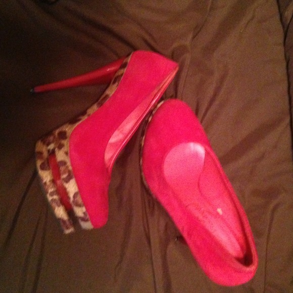 Hot Red leopard pumps