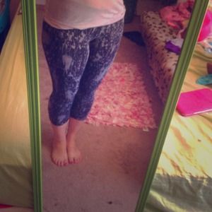 Black and gray splatter paint leggings