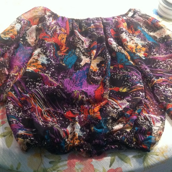 Donated..Off the shoulder short dressy top-no tags - Picture 1 of 1