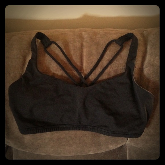 Black lululemon free to be sports bra