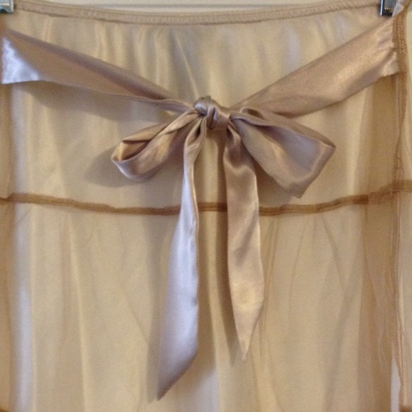 Flirty skirt with satin-y ribbon - Picture 2 of 3