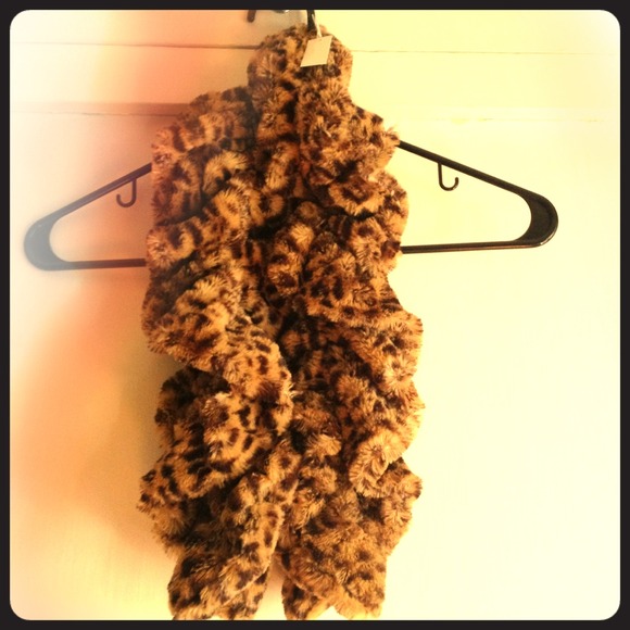 Scrunchy, leopard print scarf!
