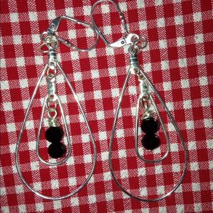 Silver & black faceted crystal hoop earrings.
