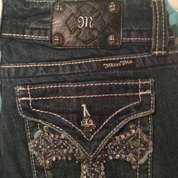 Size 29 Miss Me Jeans BLING Cross :)