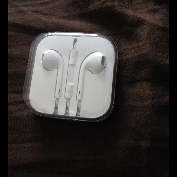 ⛔️SOLD⛔️Apple EarPods with Remote & Mic