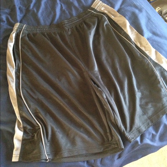 Reebok basketball shorts. - Picture 4 of 4