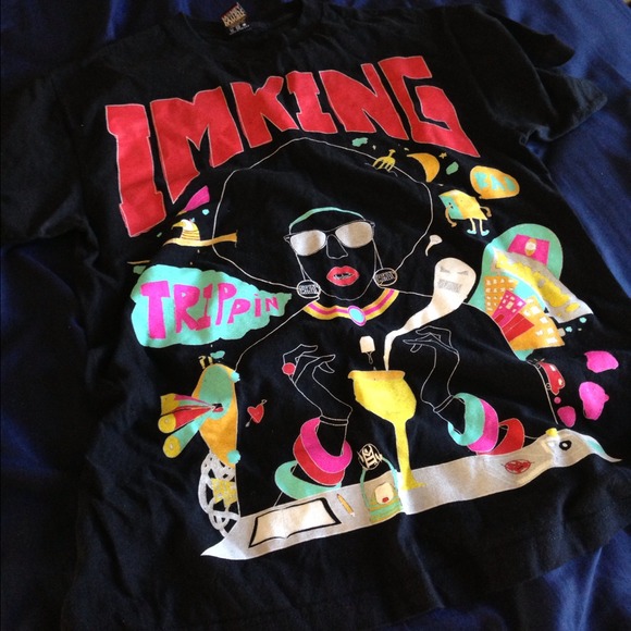 Graphic T shirt. - Picture 3 of 3