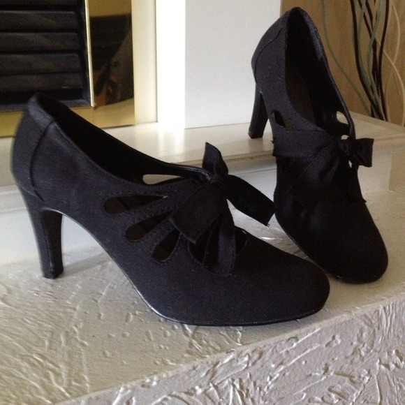 Ann Marino Lotus (black)