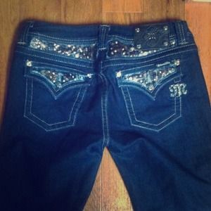 ✨✨FLASH SALE ✨✨Embellished Miss Me jeans . Size 29