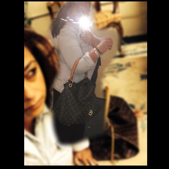 Louis Vuitton Artsy MM just sharing - Picture 3 of 3