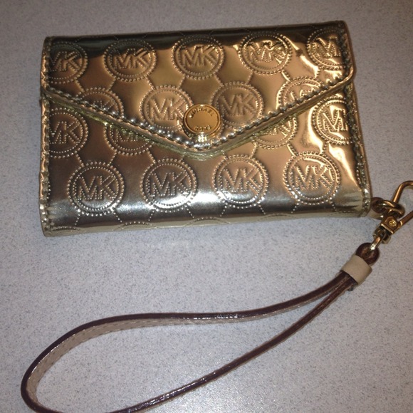 💗💗SOLD💗💗Michael Kors iPhone Wallet - Picture 3 of 4