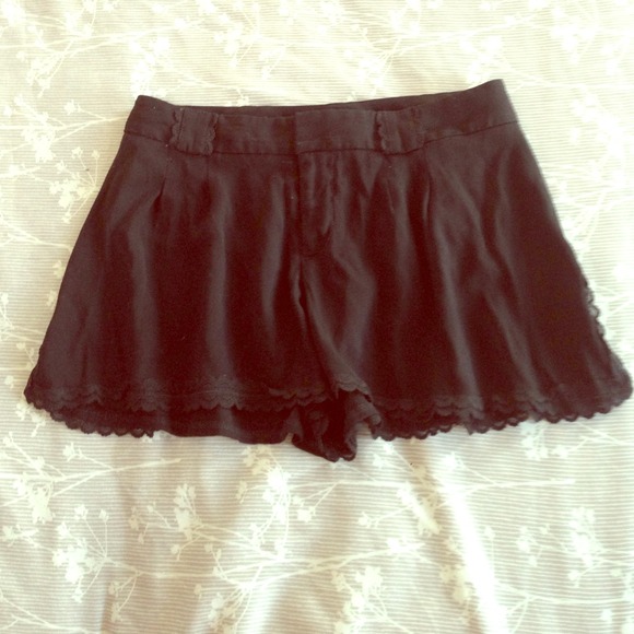 Guess laced detail shorts