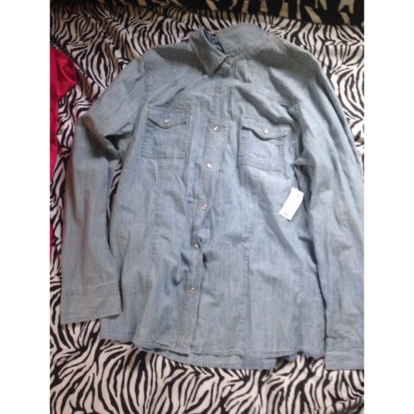 ❌SOLD❌ Old navy chambary shirt