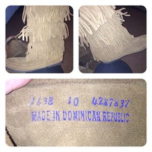 Minnetonka 3-tiered fringe boot