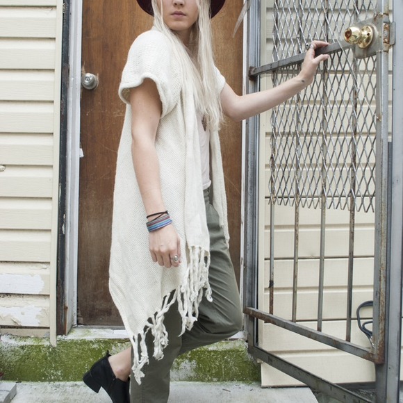 Cozy short sleeved Betsey Johnson sweater shawl