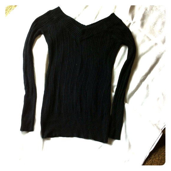 Black Guess Sweater, V neck, long!