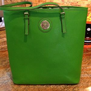 Green tote bag