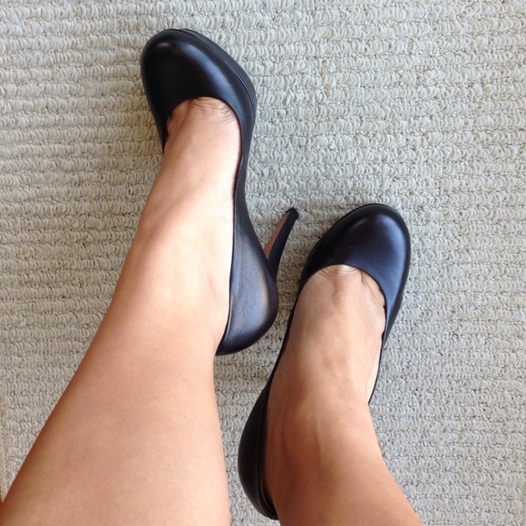 🎊SOLD🎊Gucci black leather classic pump 35.5 - Picture 4 of 4