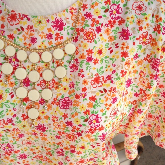 Vintage Floral Blouse - Picture 3 of 4