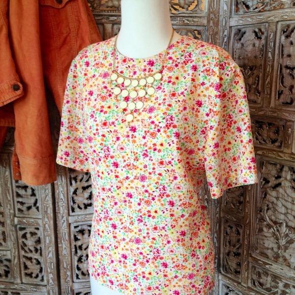 Vintage Floral Blouse - Picture 4 of 4