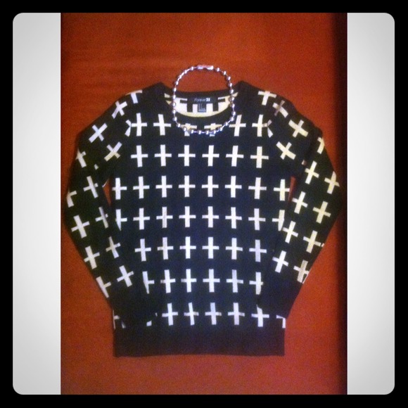 🔴SOLD in bundle Crossed sweater 💀