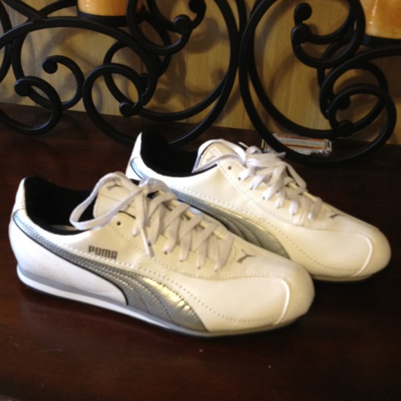 Reserved****Brand new never warn puma sneakers