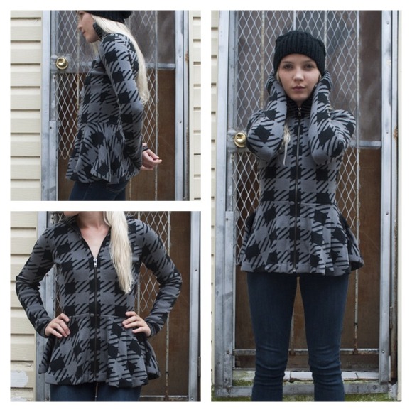 💋Betsey Johnson Peplum Track Jacket 💋